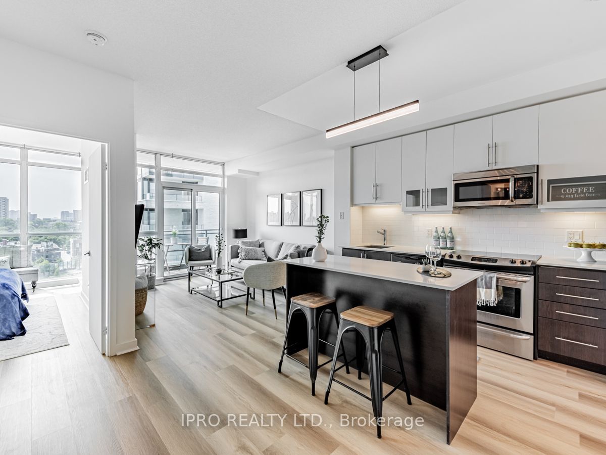 1171 Queen St W 901