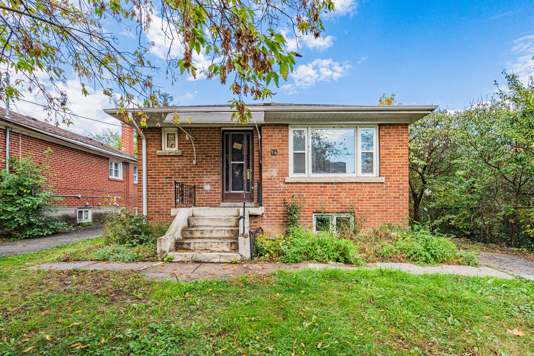 14 Alexis Blvd