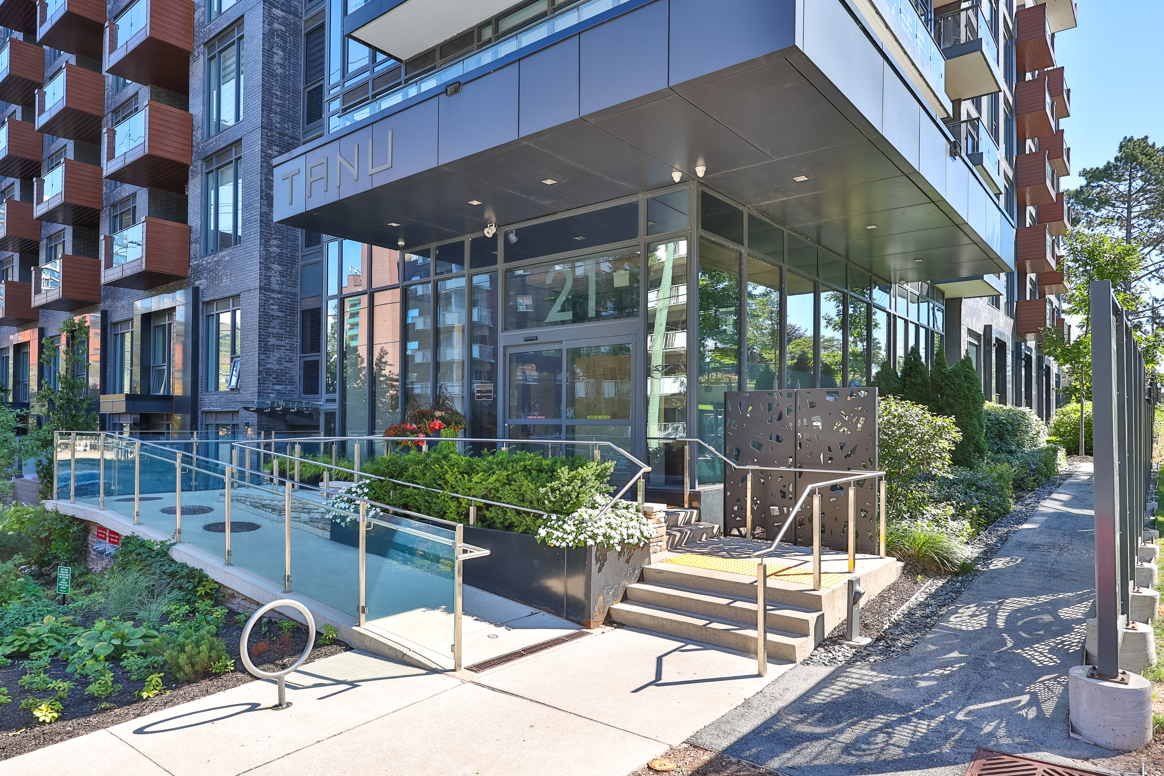 21 Park St E 308, Mississauga