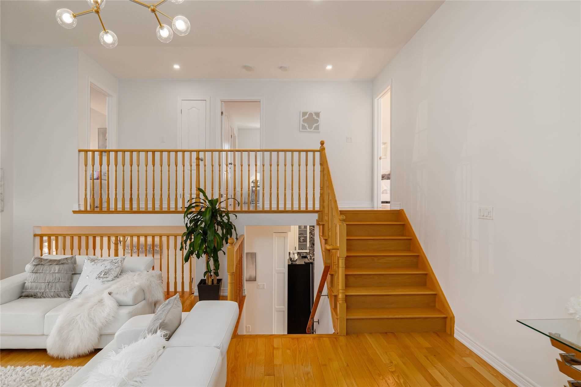 54 Morganfield Crt